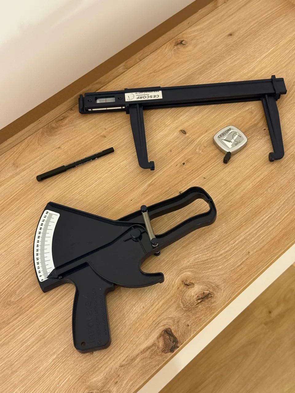 Body measurement instruments on the wooden desk